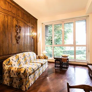 https://5-star-klimt-luxury-design-apartment.italymilanhotels.net